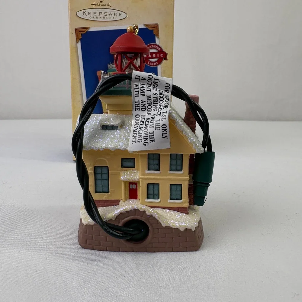 Hallmark Keepsake‎ Ornament Lighthouse Greetings # 8 2004 Magic Flashing Light